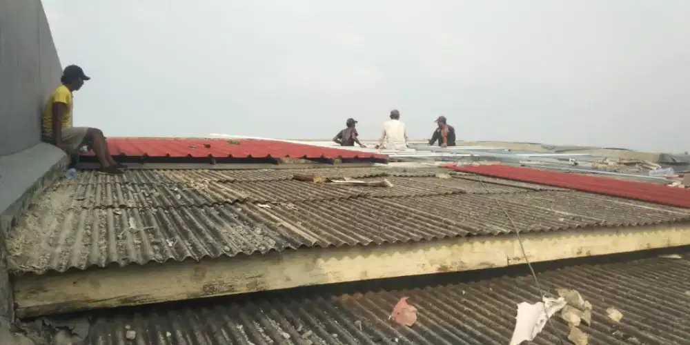 TUKANG PASANG BAJA RINGAN