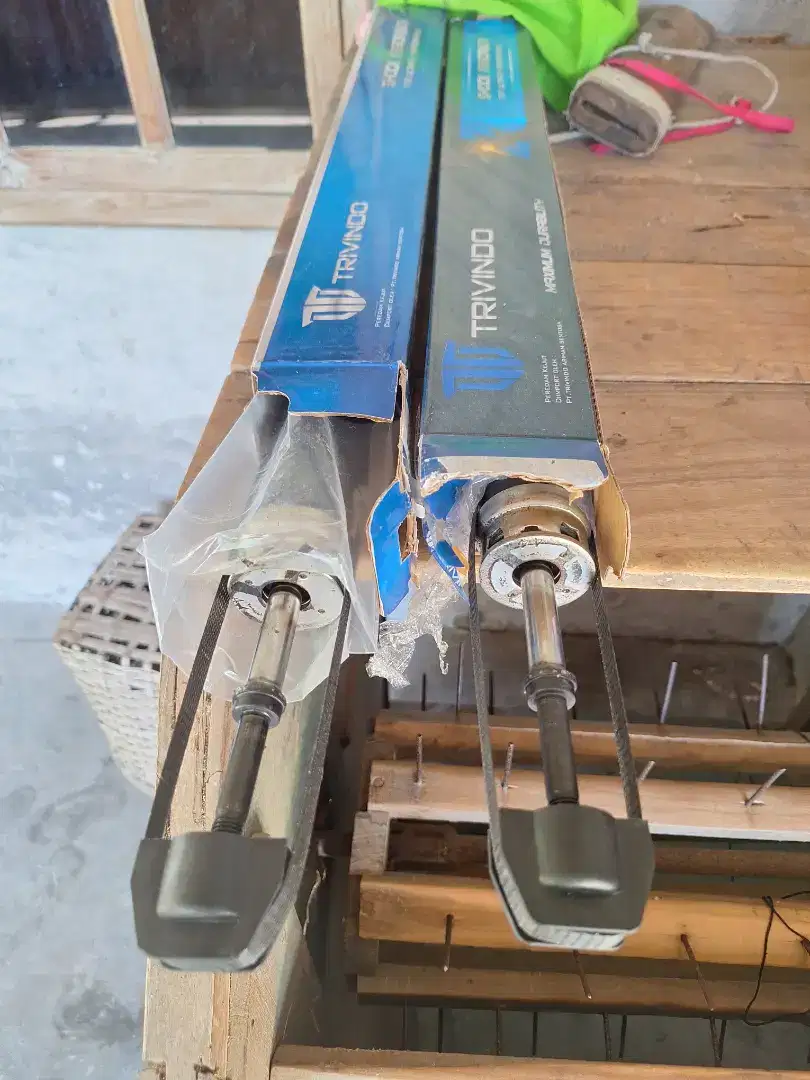 Shockbreaker belakang livina L10