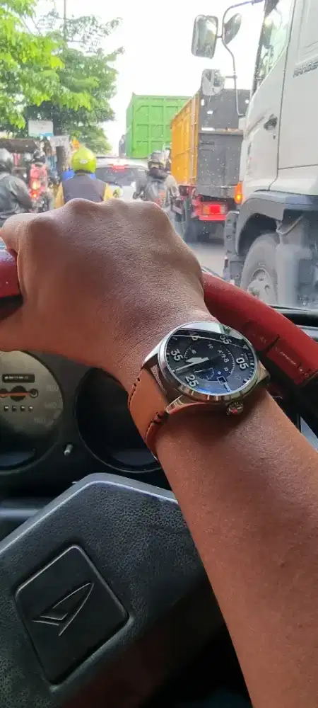 Jam tangan AVI-8 Splitflier Otomatis