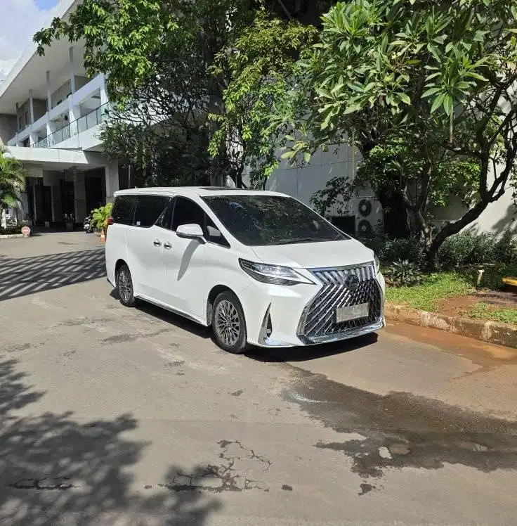 2022 Lexus LM350 7-Seater Putih ATPM Antik