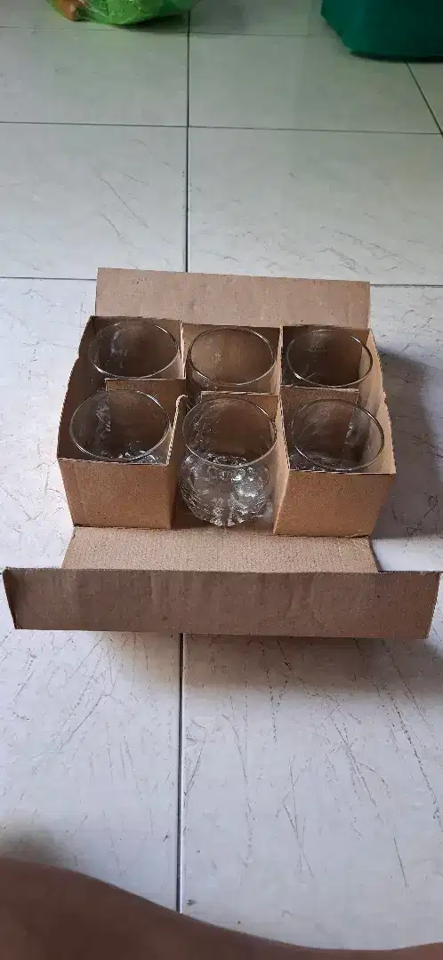Gelas minum, kaca tebal, bening.