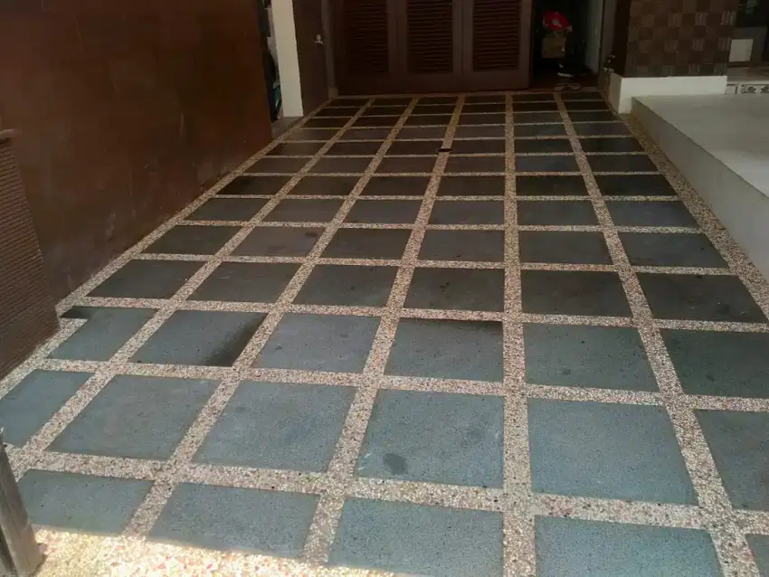Lantai batu sikat/pubble wash