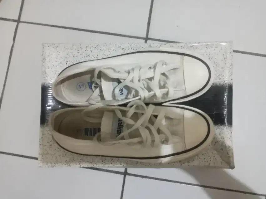 Sepatu warrior uk 37