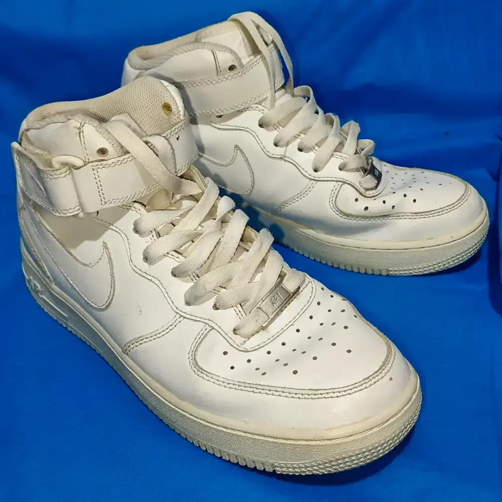 thrift sepatu NlKE AlR size 40 insol 25cm