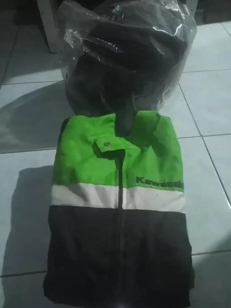 Jual helm motor + jaket dealer NINJA