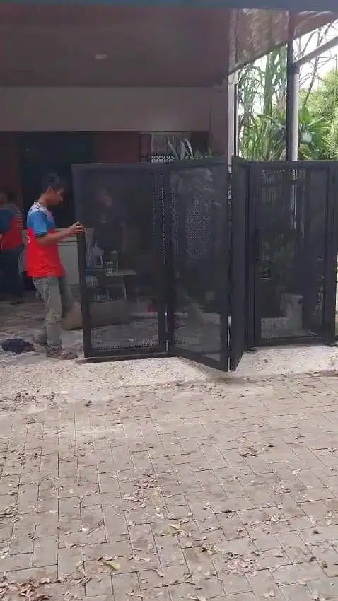 pagar lipat rumah plat bolong