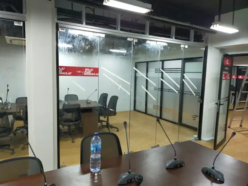Jasa Pasang partisi kusen aluminium kaca