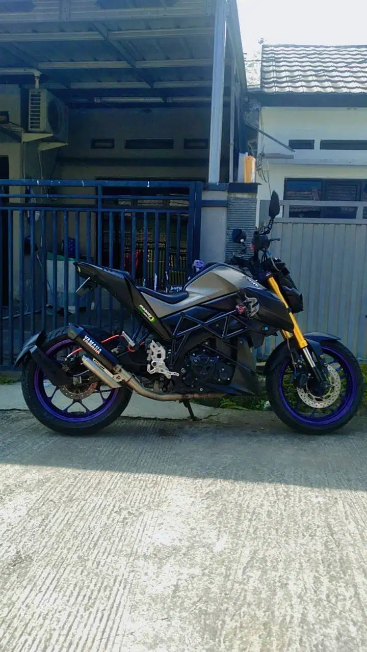 Yamaha xabre street fighter style