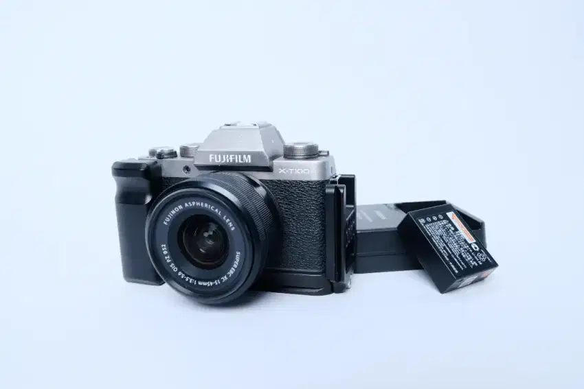 Fujifilm XT-100 + Lensa 15-45 mm Ois + BONUS L-PLATE