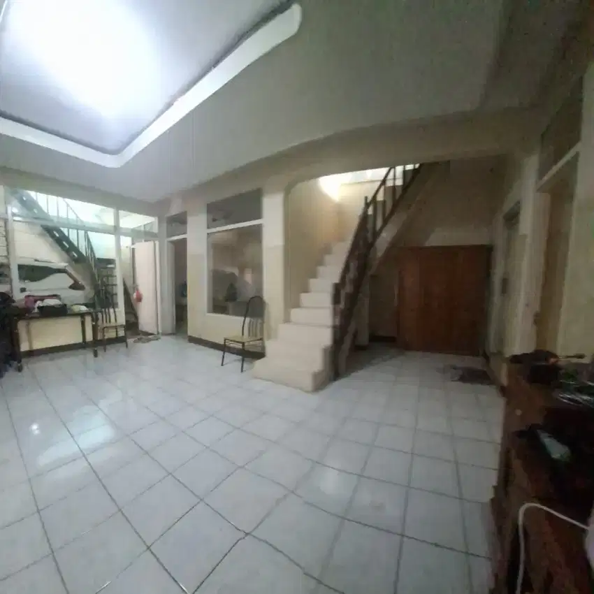 Disewakan Rumah Luas di Jl. Wartawan Turangga Buah Batu