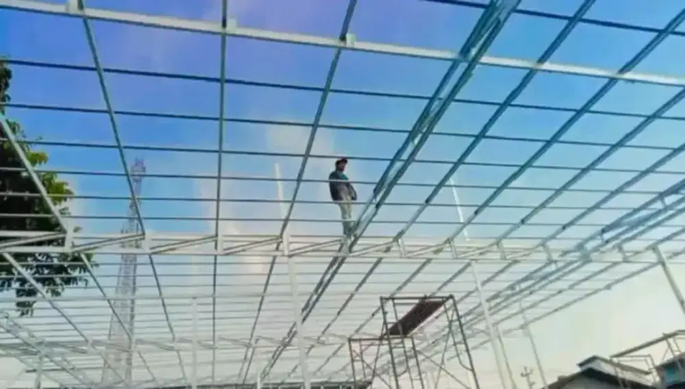 Pemasangan rangka atap bajaring