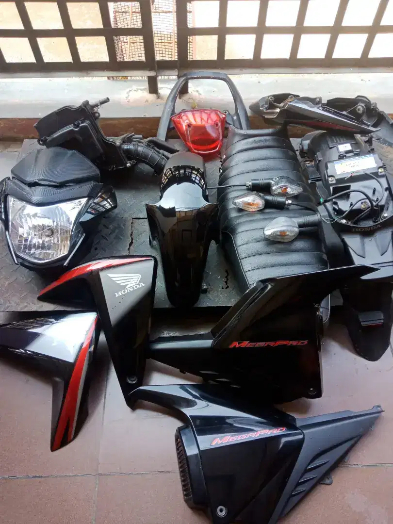 Spare part cover body orisinilan honda megapro