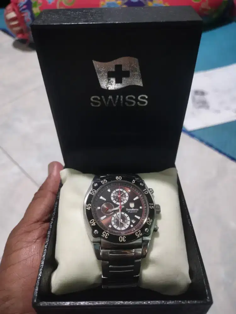 JAM TANGGAN  PRIA SWISS ARMI.