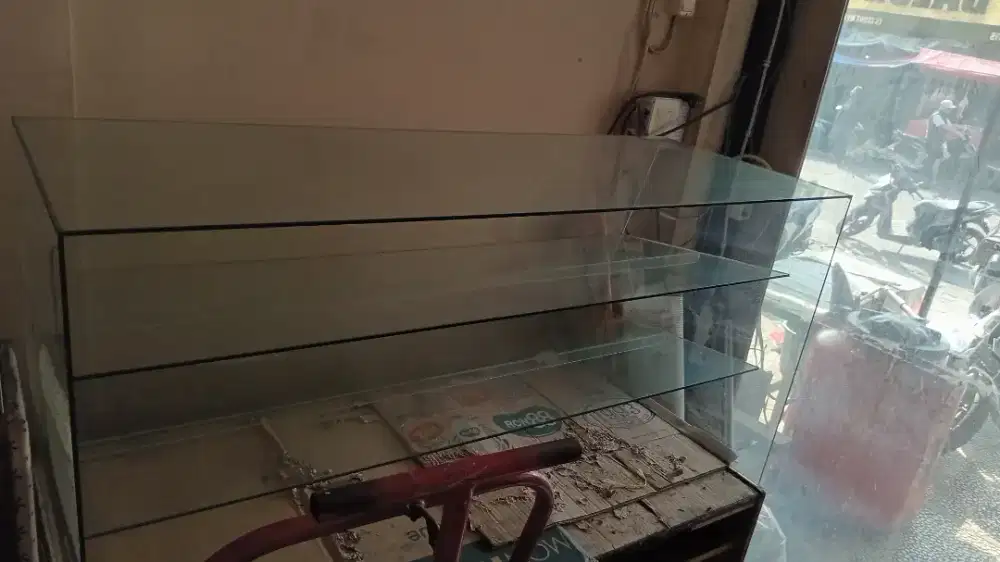 JUAL MURAH RAK ETALASE KACA .