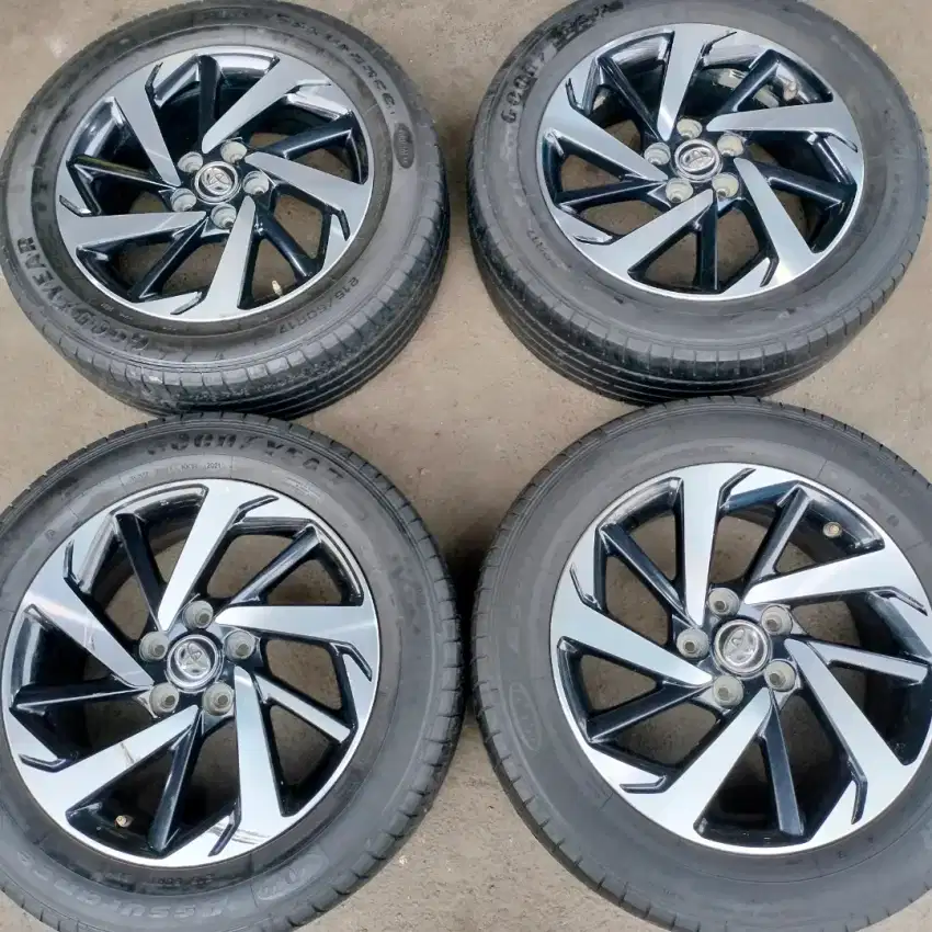 Velg OEM original Toyota Rush ring 17 pcd 5x114,3 ban 215/60 R17 4pcs