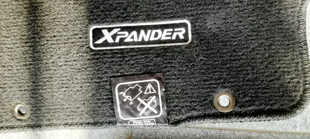 Karpet mobil original expander cross 2023 seperti baru