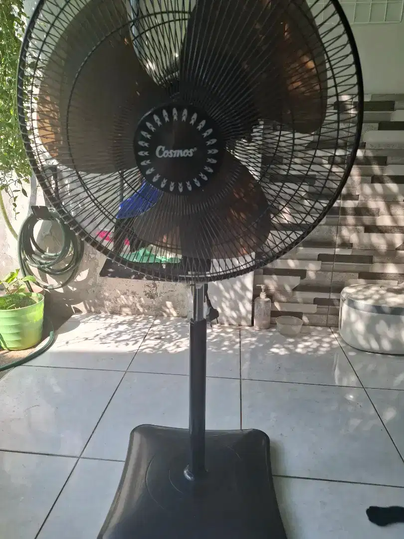 Kipas Cosmos Stand Fan