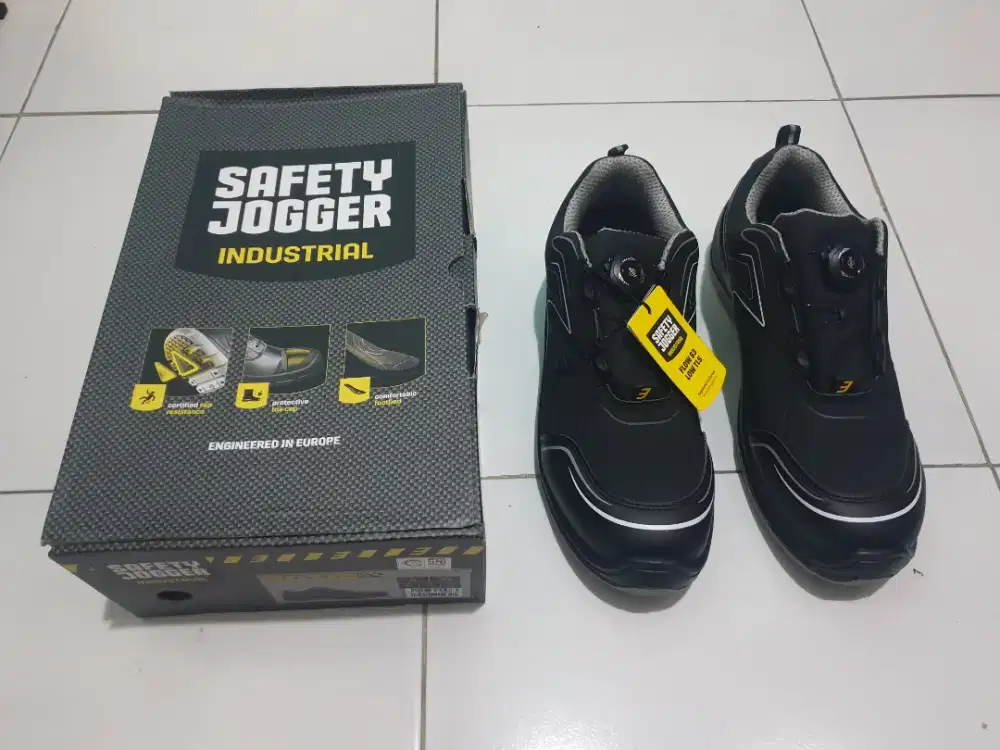 Sepatu Safety Safety Jogger Ukuran 44
