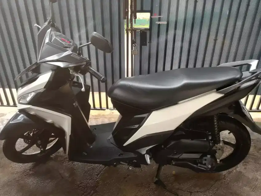 Mio M3 125 cc
tahun 2016 warna putih