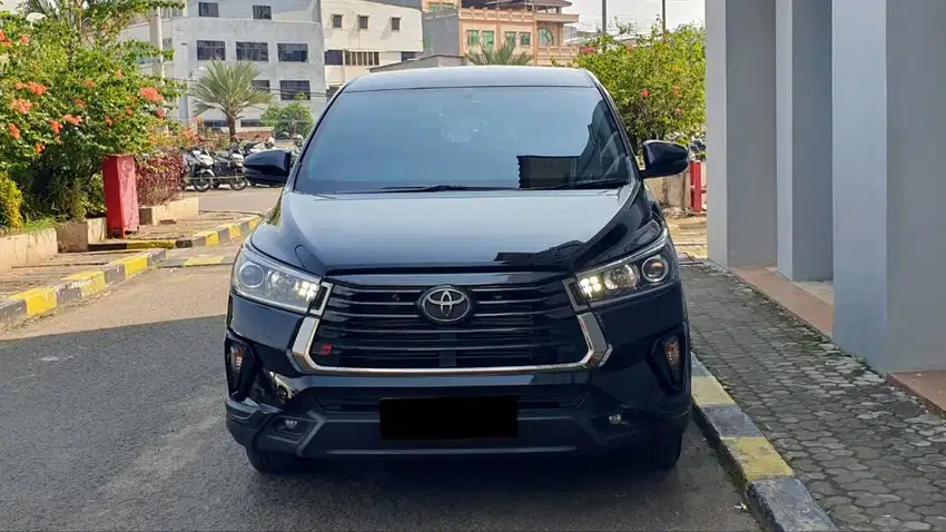 Toyota Innova Venturer 2.4 Diesel AT Facelift 2022 Like New Low Km