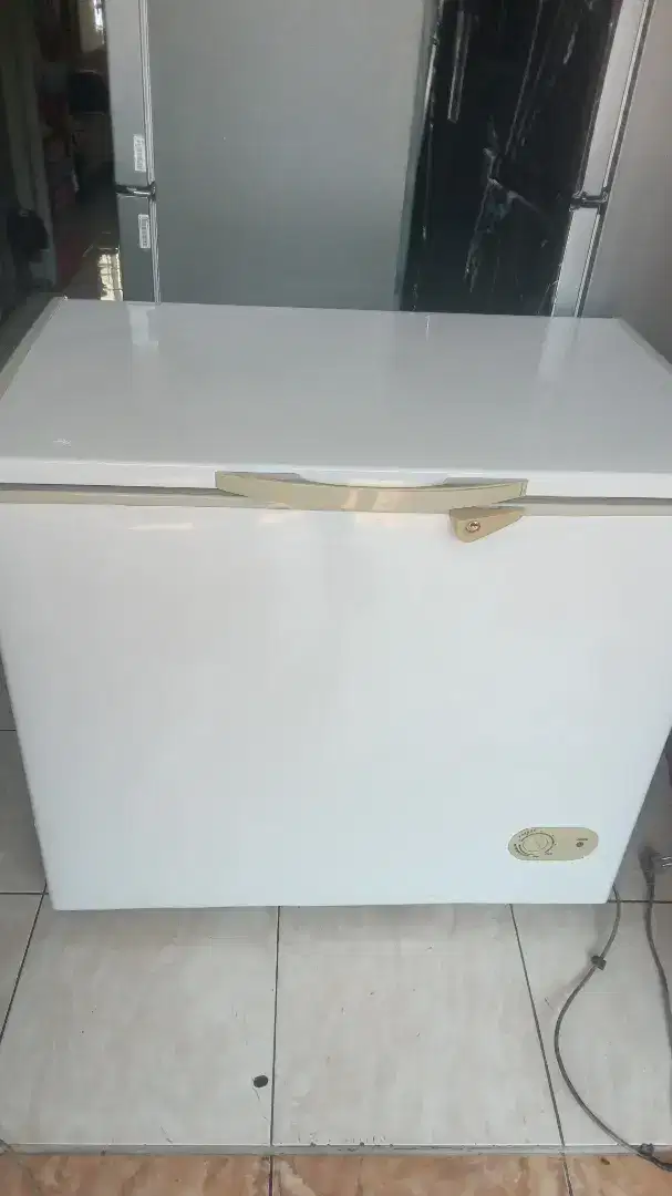 freezer box 200L sharp