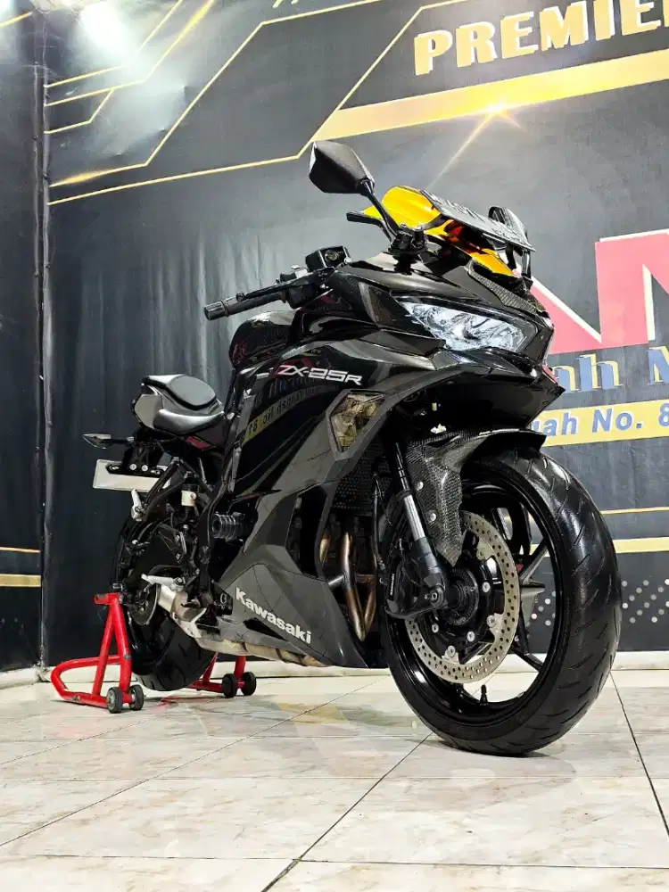 Zx25r 4cilinder km.8rb Black glossy super mewah.Anugerah motor rungkut