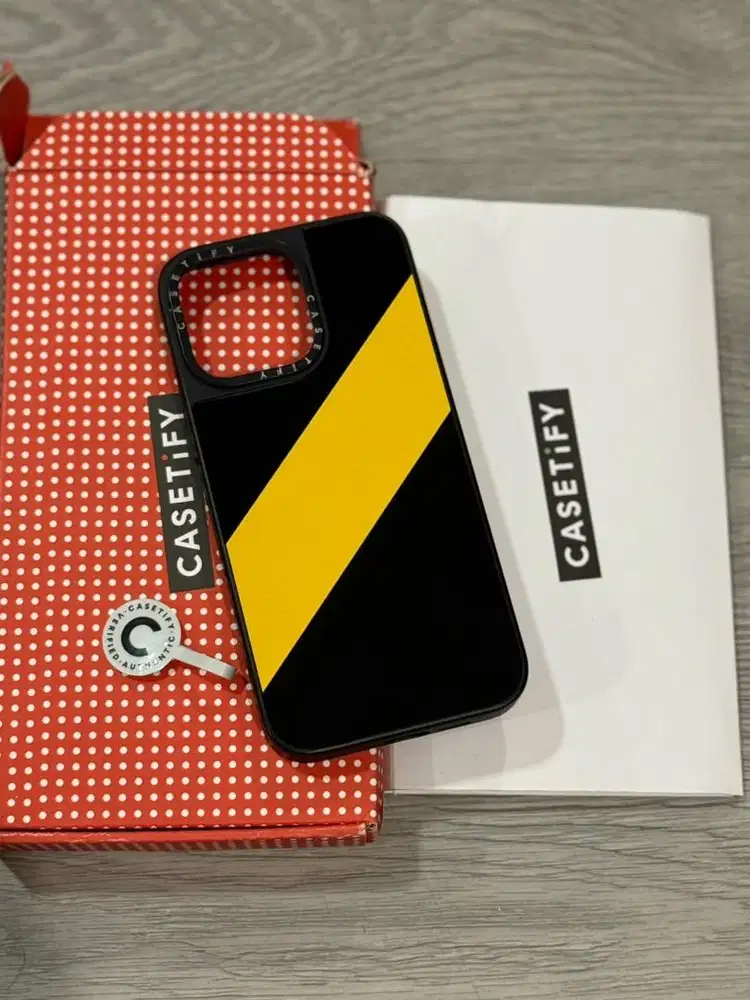 Casetify 15 Pro Max Mirror MagSafe Black on Black.