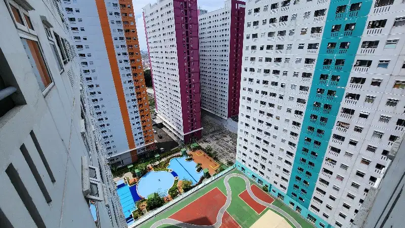 Jual cepat apartemen green 2Kt kosongan tower mall view pool