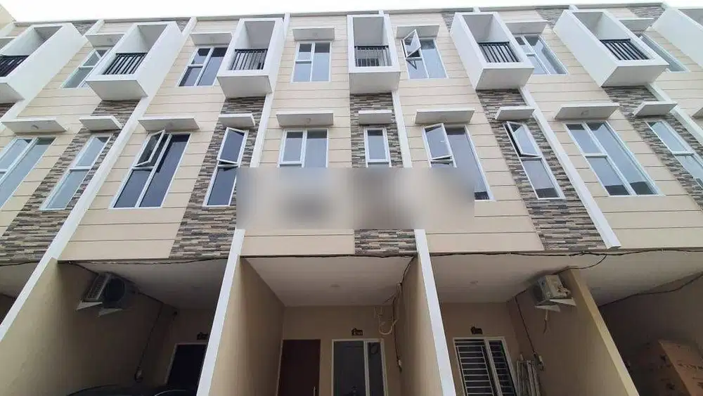 RUMAH BARU BAGUS BEBAS BANJIR 3 Lantai SHM