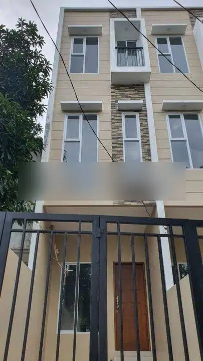 RUMAH BARU BAGUS BEBAS BANJIR 3 Lantai SHM