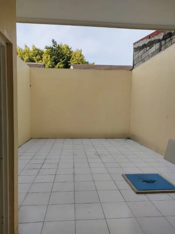 Disewakan ruko bagus 3 lantai di Aralia Harapan Indah Bekasi Barat