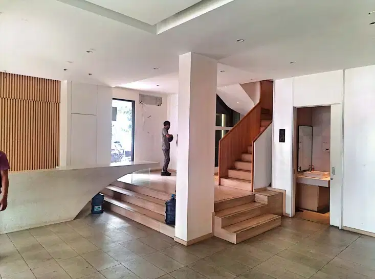 RUKO GANDENG 5 LANTAI HOEK ADA LIFT PANGLIMA POLIM SIAP HUNI