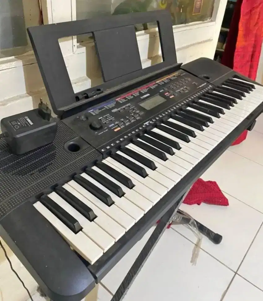Keyboard YAMAHA .PSR E263. termsk Type terbaru.just like new