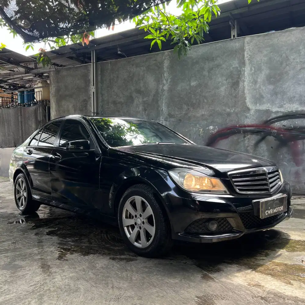 (CASH) Mercedes-Benz C200 CGI 1.8 Hitam (2013) AT - TDP 5jt
