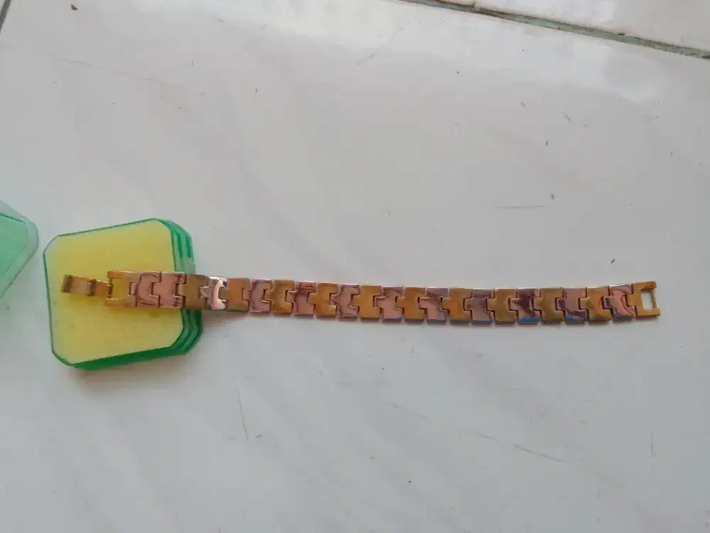 Gelang aksesoris