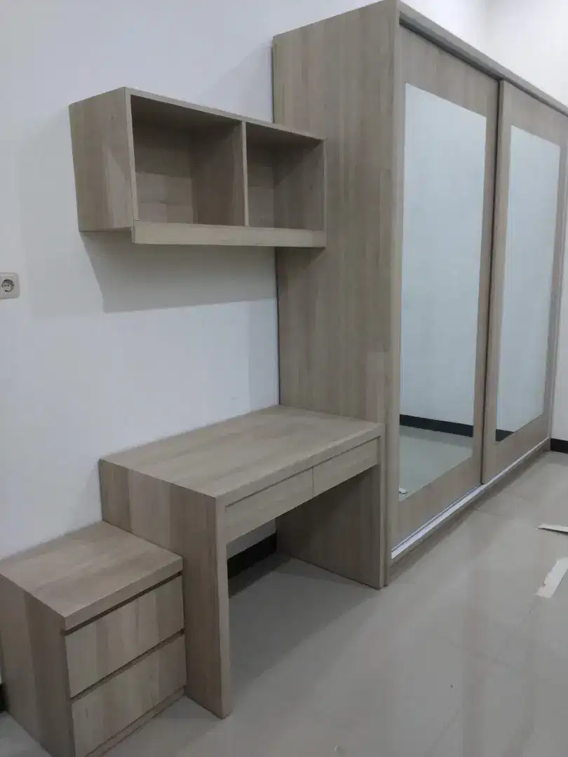 Kamarset lemari dua pintu sleding besar combinasi meja belajar