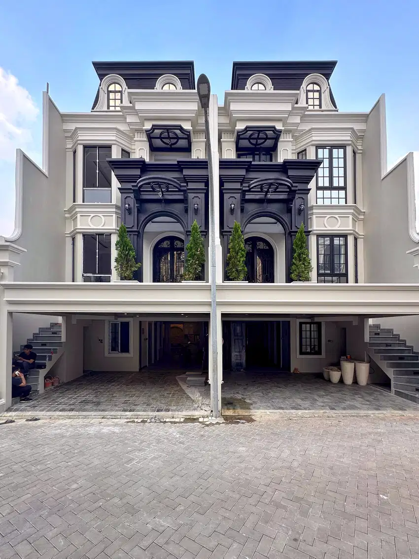 RUMAH BARU MEWAH DALAM TOWNHOUSE DEKAT RAGUNAN DI JAGAKARSA