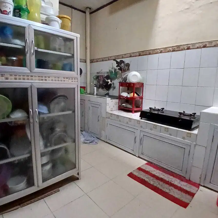 Dijual butuh rumah di Meruya Ilir, LT 8x15, 2 LT, strategis, 4 M nego