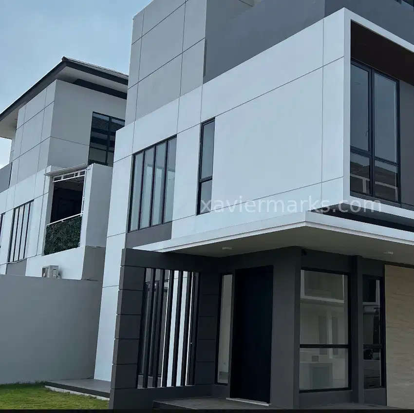 Di JUAL Atau Di SEWA Rumah Posisi Hoek Di Sebelah Persia Kolam RENANG