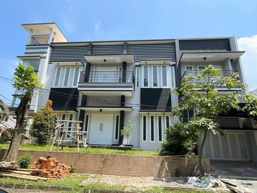 Jual Rumah Besar Taman Dago 5BR, Lippo Cikarang, Bekasi