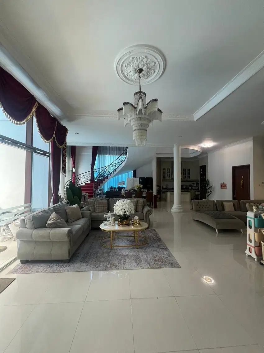 Dijual Rumah Mewah Semi Furnished Lokasi di Jl. Gondang Timur Semarang
