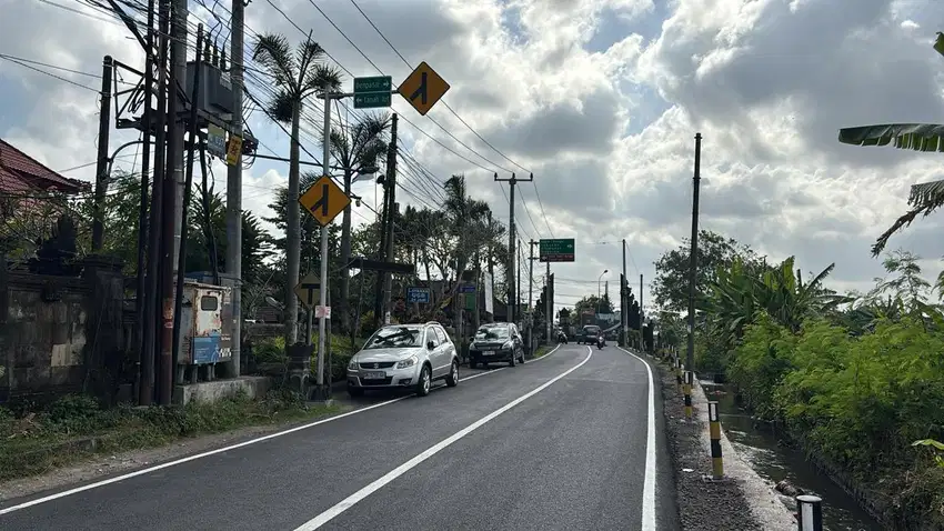 Tanah Jalan Utama Tumbak Bayuh Canggu Bonus Bangunan Gudang