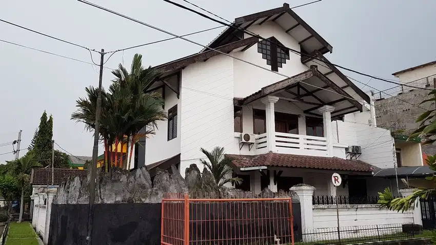 Rumah cocok buat usaha Raya Manyar Tirtoasri 2lt hook