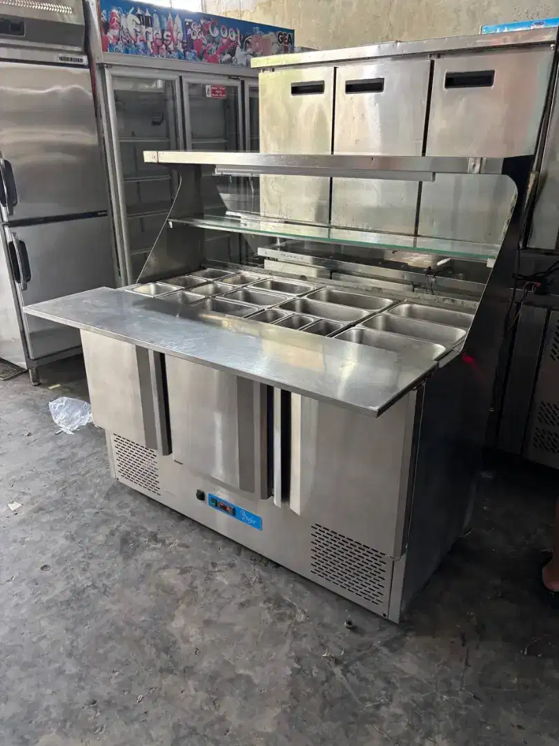 Chefer ucc salad with lamp pan and overshelf