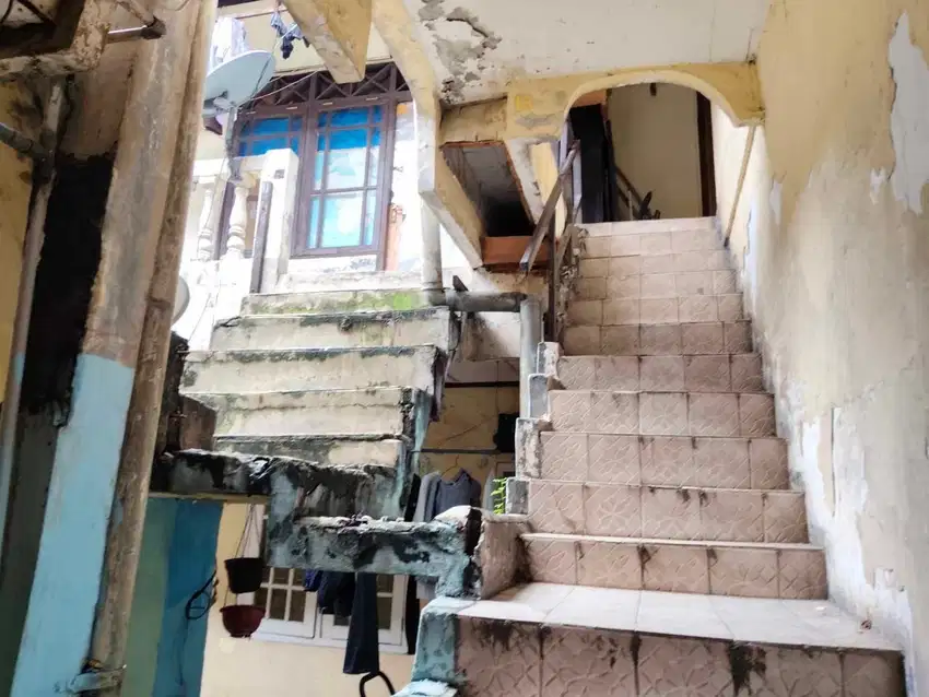 Rumah dan kios murah hitung tanah di mampang Prapatan Jaksel
