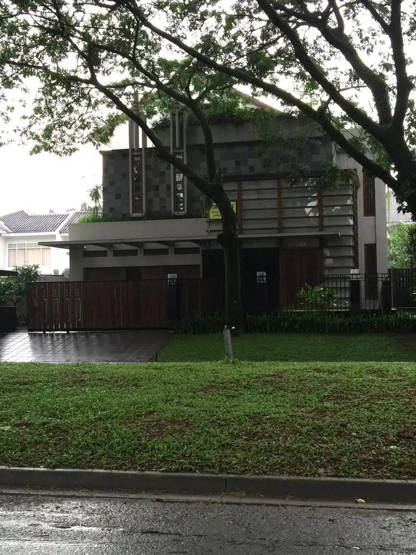 Dijual rumah Mewah Bangunan Modern Clasik Lippo Karawaci Tangerang