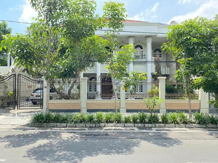 Jual Rumah Mewah Classic Raya Dharmahusada Indah 2lt
