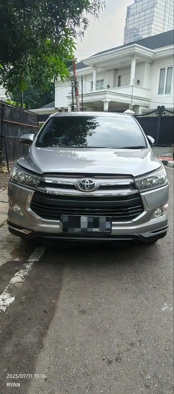 toyota kijang innova (2018)