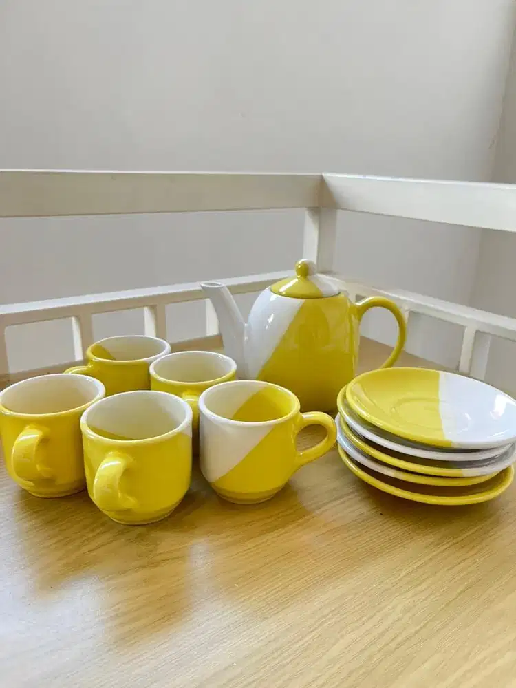 Teko dan gelas teh - set lengkap