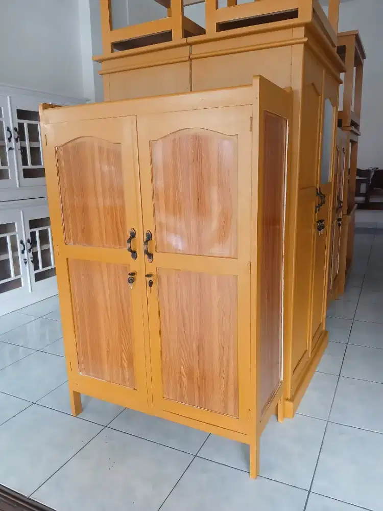 Lemari pakaian minimalis